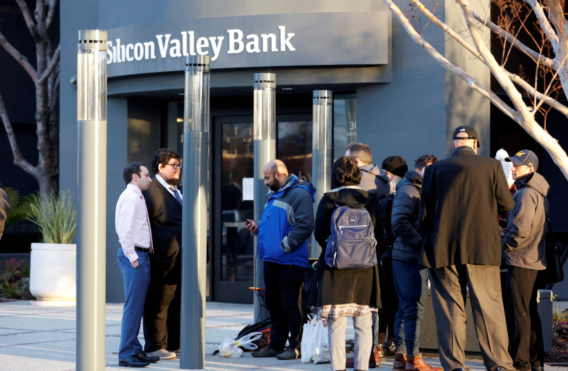  FDIC representatives Luis Mayorga and Igor Fayermark speak with customers outside of the Silicon Valley Bank headquarters in Santa Clara, California, US March 13, 2023.  (photo credit: REUTERS/BRITTANY HOSEA-SMALL)