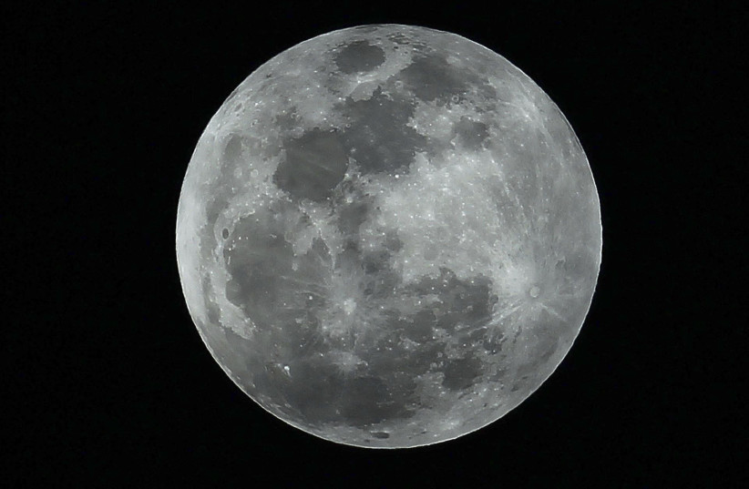 A view of the "super Moon" is seen from Veracruz, Mexico, May 5, 2012. (photo credit: REUTERS/MARTIN LARA REYNA)