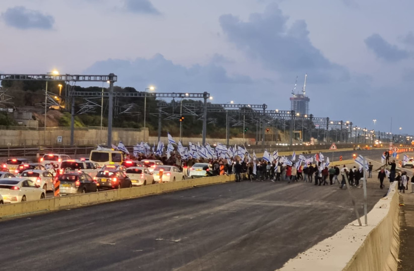  Israeli protesters are seen blocking the Ayalon North highway in a demonstration against judicial reform, on March 26, 2023. (photo credit: Jeremy Portnoy/Via Maariv)