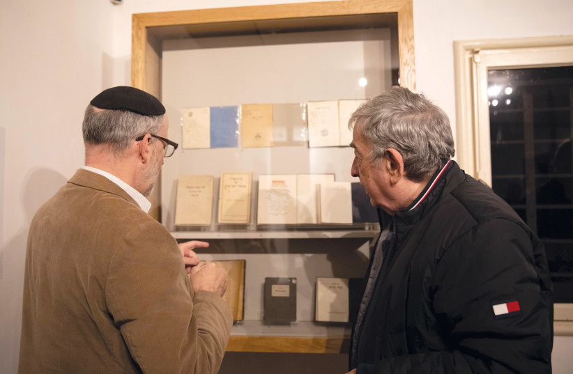  Curator Jeffrey Saks and Author Haim Be’er at the exhibition at Agnon House in Jerusalem. (photo credit: AGNON HOUSE)