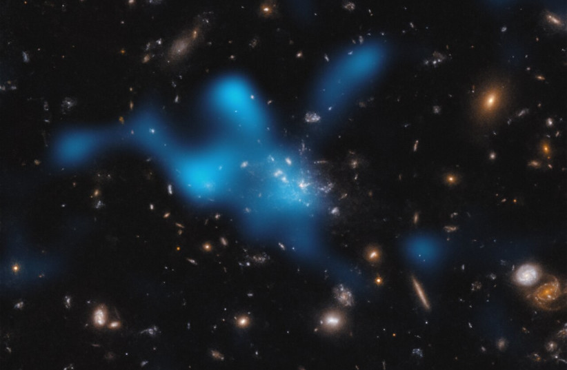  This image shows the protocluster around the Spiderweb galaxy at a time when the Universe was only 3 billion years old. Most of the mass in the protocluster does not reside in the galaxies that can be seen in the center of the image, but the gas. (photo credit: ESO/Di Mascolo et al.; HST: H. Ford)