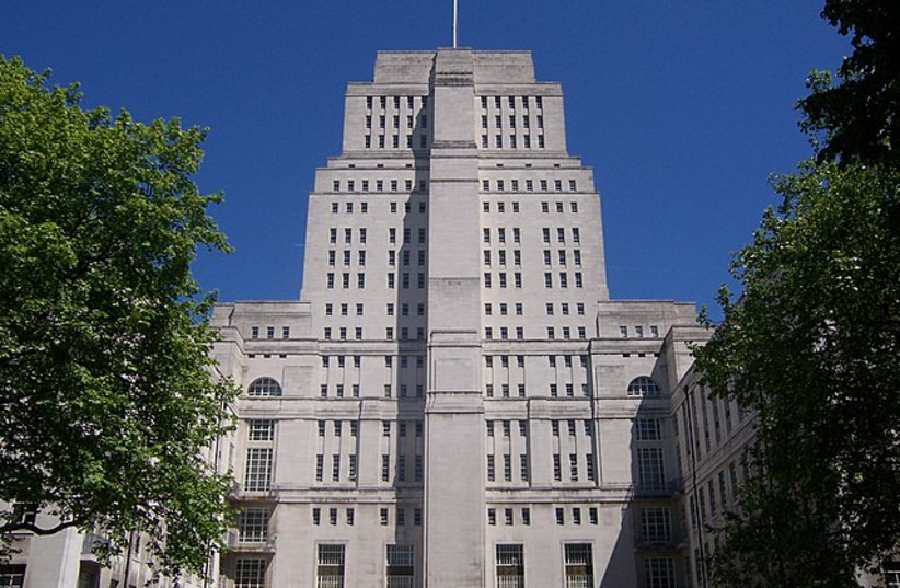  Senate House, University of London (photo credit: Wikimedia Commons)