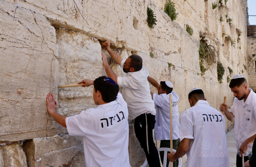  Notes are cleared out of the Western Wall ahead of Passover, April 2, 2023. (photo credit: MARC ISRAEL SELLEM/THE JERUSALEM POST)