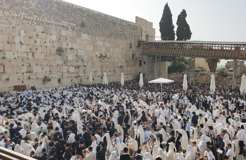  Tens of thousands of Israelis participate in the Passover Birkat Kohanim at the Western Wall in Jerusalem, April 9, 2023 (photo credit: WESTERN WALL HERITAGE FOUNDATION)