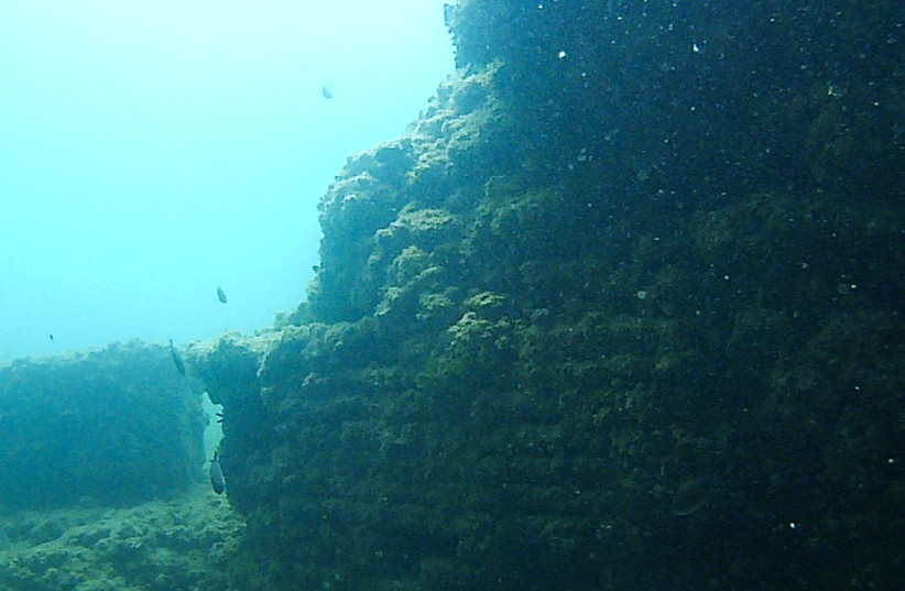  Submerged remains of Roman Emperor Claudius' nymphaeum in the ancient luxury resort town of Baia. (photo credit: Wikimedia Commons)