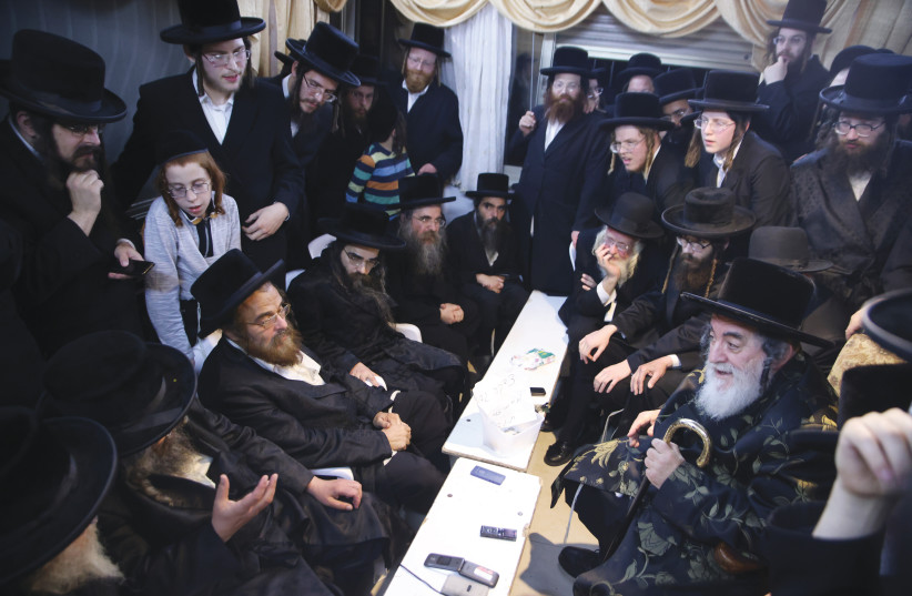  RABBI YISRAEL HAGER of the Vizhnitz Hassidic dynasty visits the shiva for Rabbi Meir Stern in northern Israel, 2022.  (photo credit: David Cohen/Flash90)