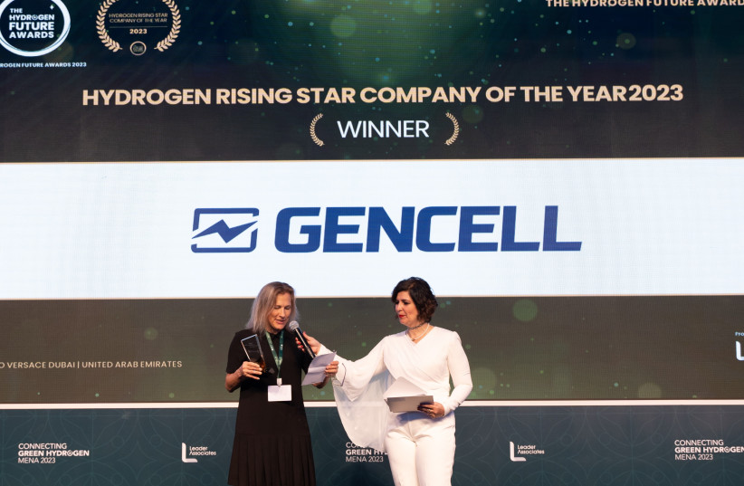  Shelli Zargary, GenCell's Communications Strategist & Climatech Evangelist, receives the company's prize in Dubai. (photo credit: Courtesy of Leaders Associate)