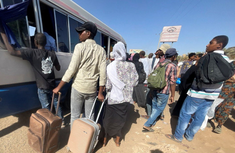  People gather at the station to flee from Khartoum during clashes between the paramilitary Rapid Support Forces and the army in Khartoum, Sudan April 19, 2023. (photo credit: REUTERS/EL TAYEB SIDDIG)