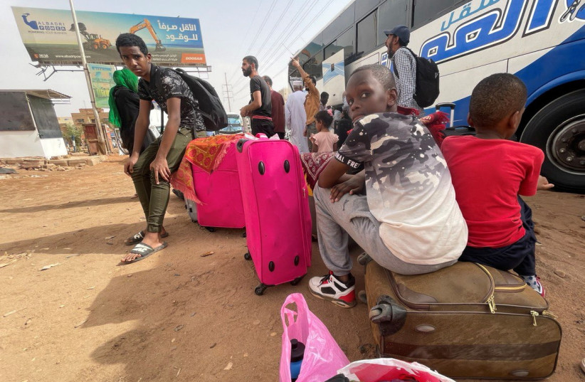  People gather as they flee clashes between the paramilitary Rapid Support Forces and the army in Khartoum, Sudan April 24, 2023. (photo credit: REUTERS/EL TAYEB SIDDIG)