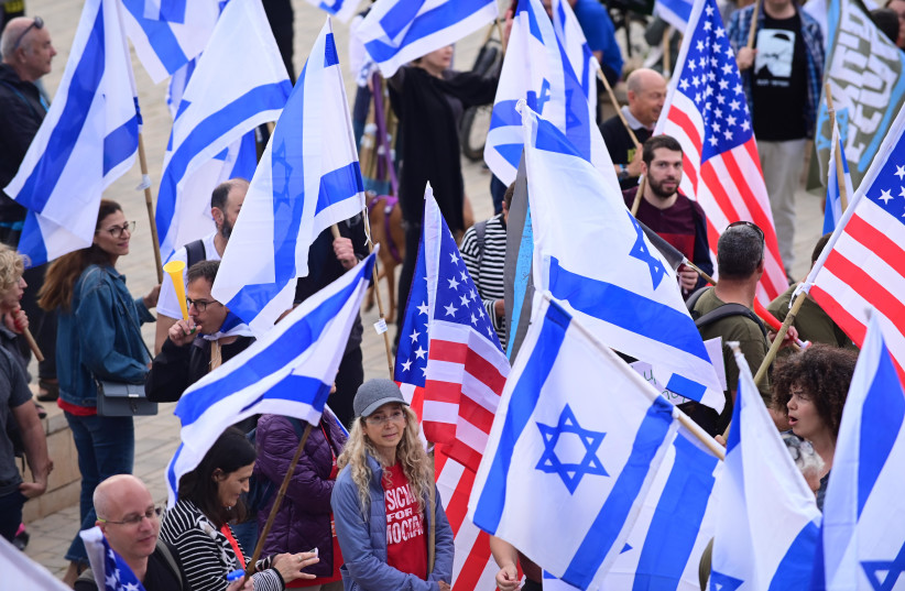  Israelis holding the US and Israeli flag protest outside the Jewish Federation of North America (JFNA) conference, in Tel Aviv, on April 23, 2023.  (credit: TOMER NEUBERG/FLASH90)