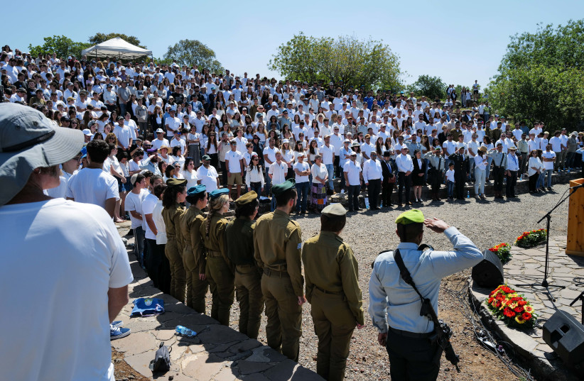  Bereaved families, high school students, and military officers attend the central Remembrance Day ceremony remembering the fallen IDF soldiers, overlooking ancient Gamla and the sea of Galilee, Golan Heights on April 25, 2023.  (credit: MICHAEL GILADI/FLASH90)