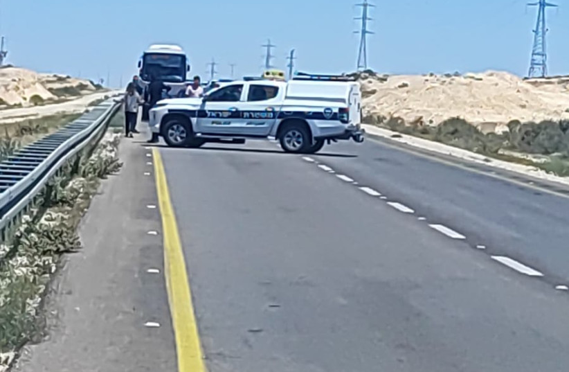  The scene of a serious car crash on Highway 40 in Israel's South that resulted in multiple casualties, on April 26, 2023. (credit: POLICE SPOKESPERSON'S UNIT)