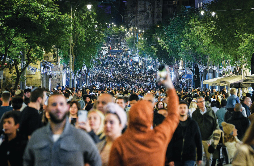  CELEBRATING ISRAEL’S 75th birthday in downtown Jerusalem, Tuesday night.  (photo credit: ARIE LEIB ABRAMS/FLASH 90)