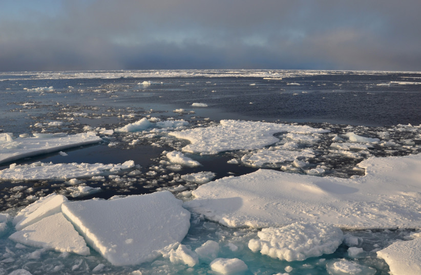  Arctic ice (credit: Wikimedia Commons)