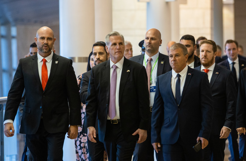  Knesset Speaker Amir Ohana greets US House of Representatives Speaker Kevin McCarthy at Ben-Gurion Airport. (credit: OREN BEN HAKOON/POOL)
