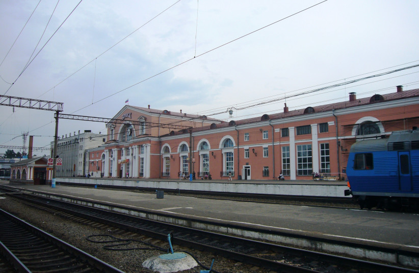  Train station Bryansk-1, Bryansk Oblast, Russia. (credit: Leonid Dzhepko/Wikimedia Commons)
