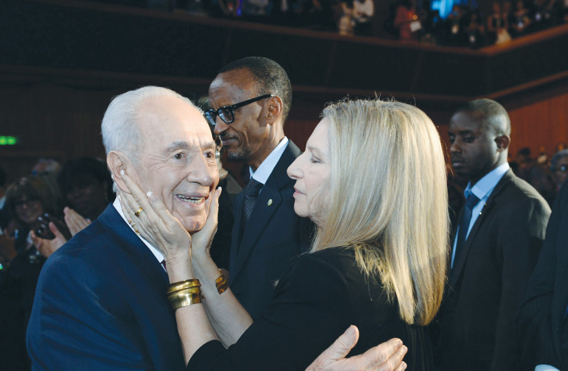  SHIMON PERES and Barbra Streisand embrace each other at the Jerusalem International Convention Center in 2013.  (photo credit: KOBI GIDEON/GPO)