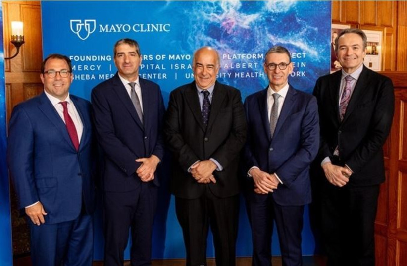  L-R: Steve Mackin, Prof. Yitzhak Kreiss, Henrique Neves, Gianrico Farrugia, Kevin Smith. (photo credit: Mayo Clinic)