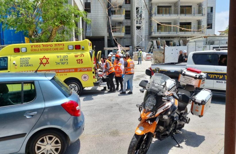  Israeli first responders at the scene of an emergency (Illustrative). (photo credit: Elias Romano, deputy United Hatzalah spokesperson)
