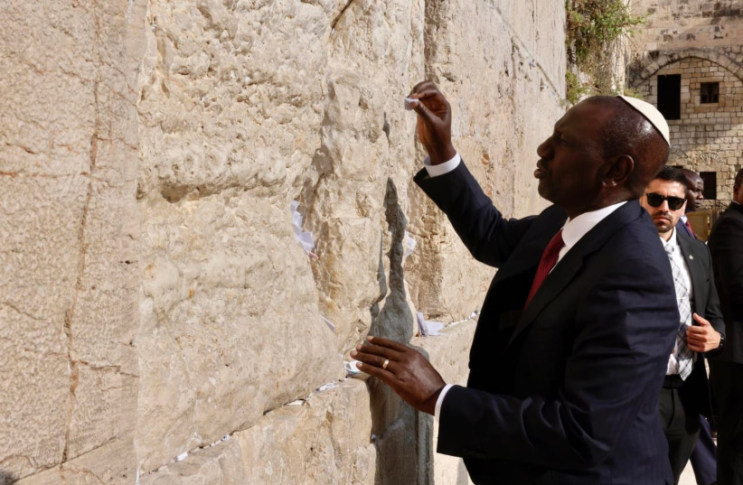 Kenyan President William Ruto prayed at the Western Wall, 9 May 2023  (credit: MARC ISRAEL SELLEM)