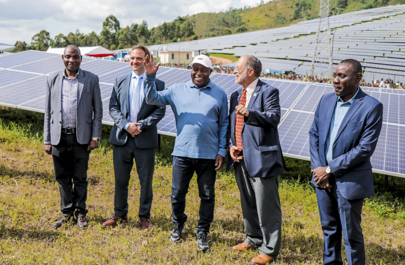  Burundi President Évariste Ndayishimiye (C) at Gigawatt Global solar field dedication May 9 2023 with Regideso Director-General Dr. Ir Major Jean Albert Manigomba (L), Gigawatt Global Burundi's Managing Director Michael Fichtenberg (2nd L), and Gigawatt Global CEO Yosef Abramowitz (2nd R). (credit: GIGAWATT GLOBAL)