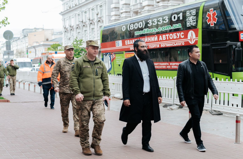  Ukrainian Chief Rabbinate strolling through cities of Ukraine. (photo credit: JNRU)