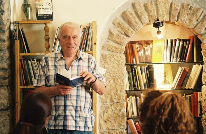  POET-AUTHOR Yehuda Amichai conducts a reading in Tmol Shilshom, in the 1990s.  (credit: Wikimedia Commons)