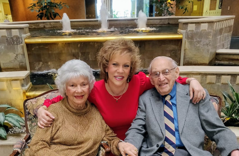  WITH PARENTS Rosalie and Sandy Goldstein.  (photo credit: COURTESY RISA SHAPIRO)