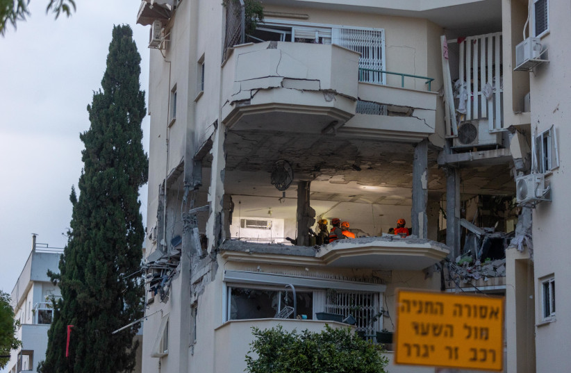  Police and rescue forces at the scene where a rocket fired from Gaza hit and damaged a house in Rehovot on May 11, 2023 (photo credit: YOSSI ALONI/FLASH90)