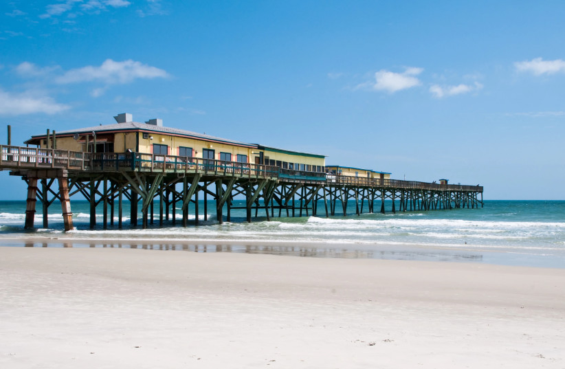  Daytona Beach Shores, Florida (credit: Wikimedia Commons)