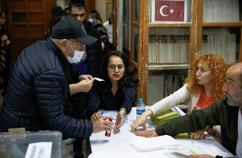  People attend the Turkish presidential and parliamentary elections at a polling station in Istanbul, Turkey May 14, 2023. (credit: REUTERS/KEMAL ASLAN)