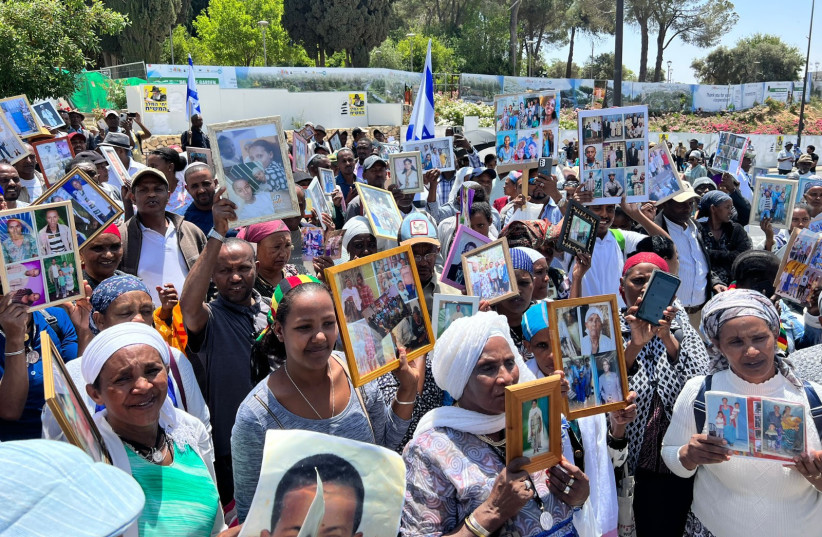  Ethiopian Israelis protest for more aliyah outside of weekly cabinet meeting. (credit: COURTESY OF STRUGGLE TO SAVE ETHIOPIAN JEWRY (SSEJ))