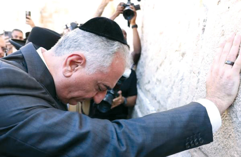  Reza Pahlavi at the Western Wall. (credit: Ariel Zandberg/GPO)