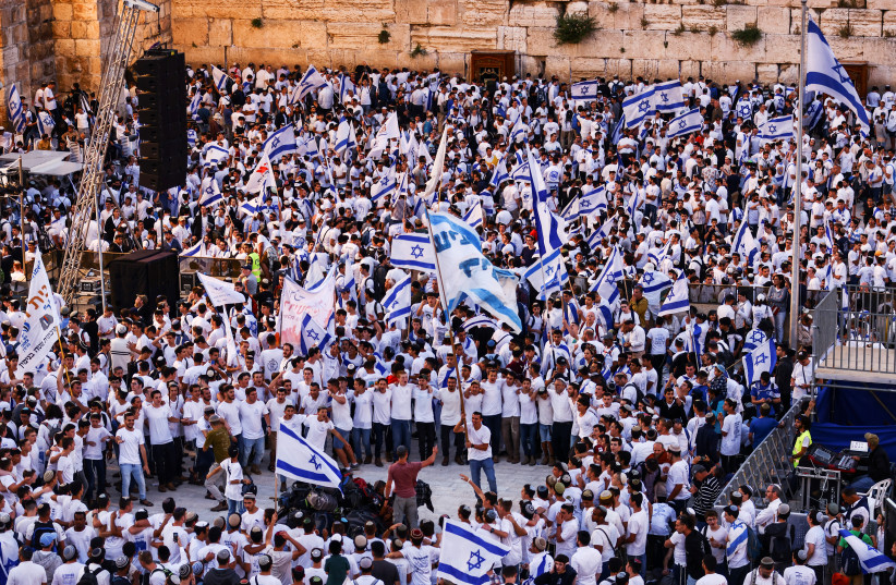  Israelis gather and dance by the Western Wall in Jerusalem's Old city as they mark Jerusalem Day, in Jerusalem May 18, 2023 (credit: RONEN ZVULUN/REUTERS)