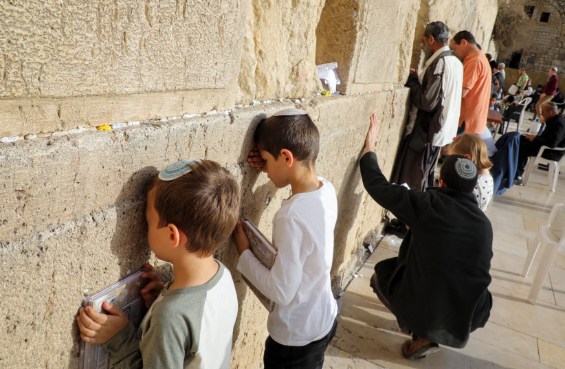  FIRST GRADERS pray at the Western Wall after receiving their first ‘siddur.’  (photo credit: GERSHON ELINSON/FLASH90)
