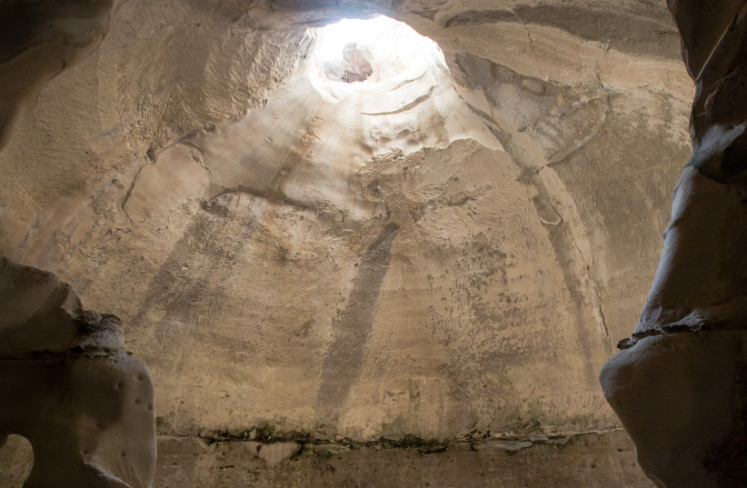  Beit Guvrin bell caves (credit: Tomere/Wikimedia Commons)