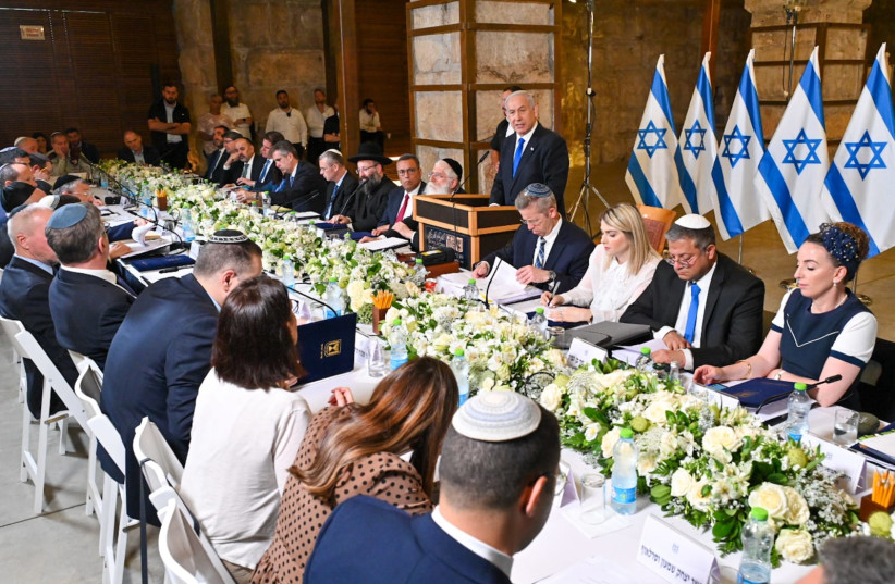  Prime Minister Benjamin Netanyahu speaks at a cabinet meeting next to the Western Wall, May 21, 2023 (photo credit: KOBI GIDEON/GPO)