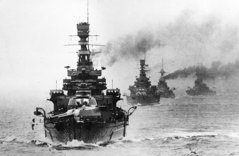 The battlecruiser HMS Repulse leading other Royal Navy capital ships during maneuvers, circa the late 1920s. The next ship astern is HMS Renown. The extensive external side armor of Repulse and the larger ''bulge'' of Renown allow these ships to be readily differentiated. (credit: Wikimedia Commons)