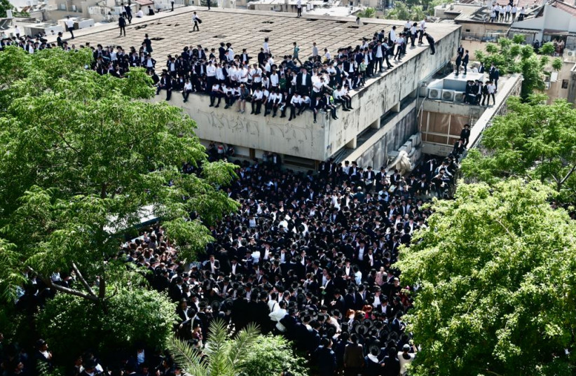  Thousands of people have gathered for Rabbi Gershon Edelstein's funeral, May 30, 2023 (credit: AVSHALOM SASSONI/MAARIV)