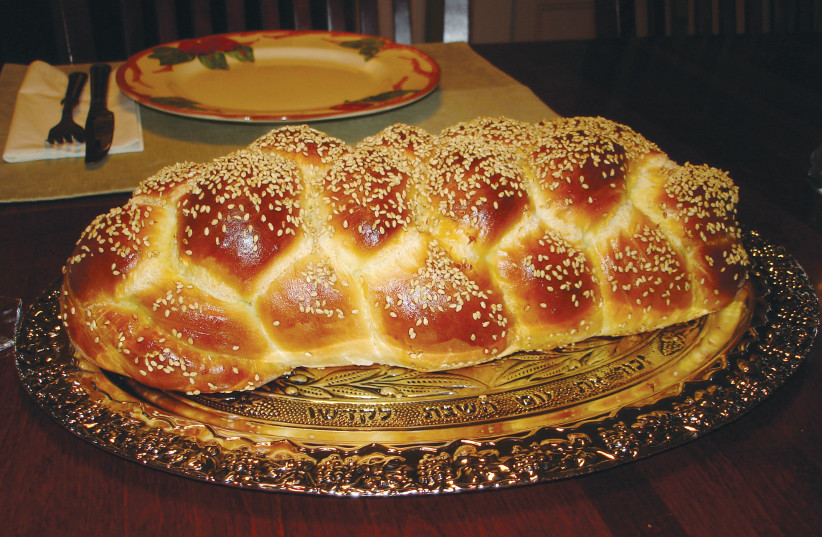  Challah bread (Illustrative) (credit: Wikimedia Commons)