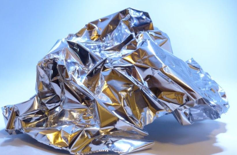  Crumpled aluminum foil (credit: PUBLICDOMAINPICTURES.NET)