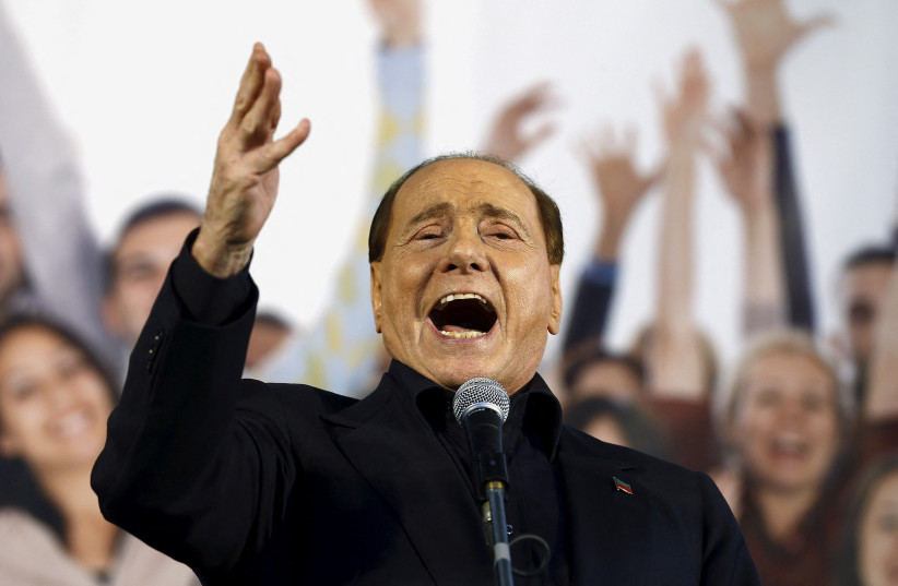  Forza Italia party (PDL) leader Silvio Berlusconi speaks during a Northern League rally in Bologna, Italy, November 8, 2015. (credit: REUTERS/STEFANO RELLANDINI)
