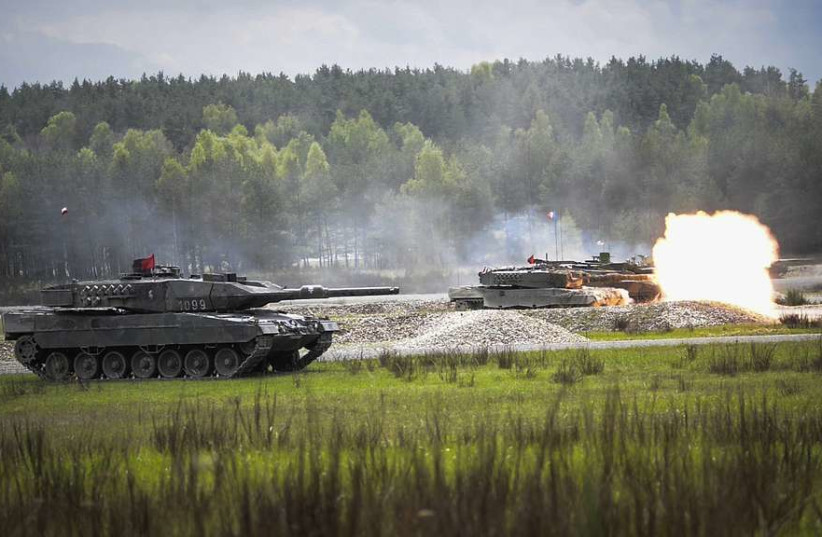  A Polish Leopard 2A5 tank fires at its target during the Strong Europe Tank Challenge (SETC), at the 7th Army Training Command Grafenwoehr Training Area, Grafenwoehr, Germany, May 12, 2017. (credit: PICRYL)