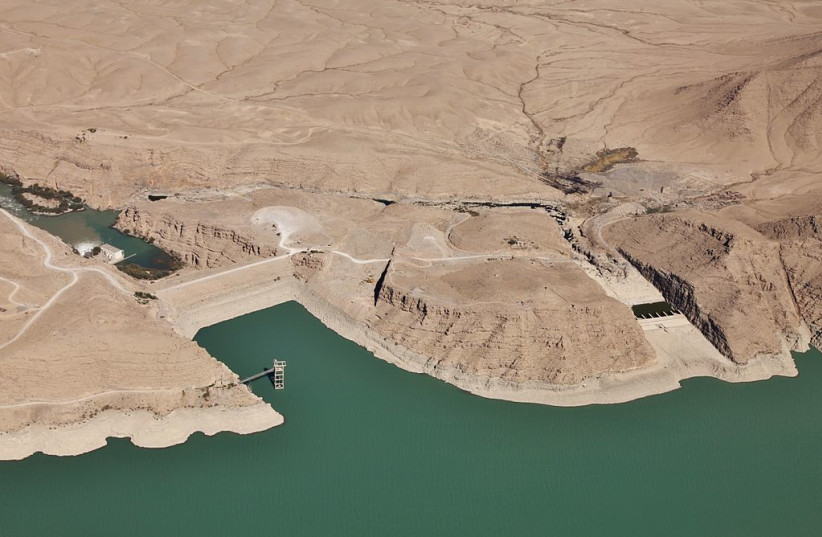  A picture of the Kajaki Dam and Spillway taken from an MI8 Helicopter coming in to land during the autumn of 2013. (credit: Wikimedia Commons)