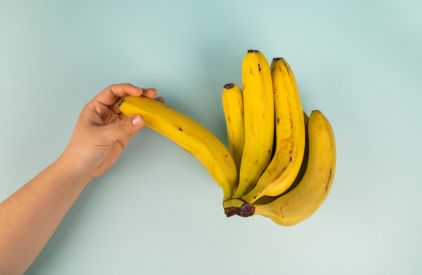  How can you keep your bananas fresh for longer? (illustrative) (credit: PEXELS)