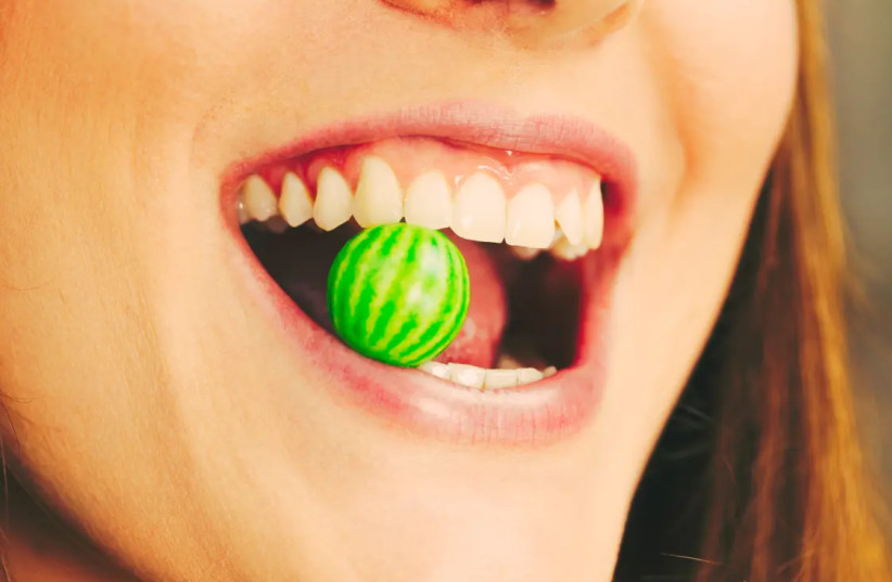 Chewing gum  (credit: INGIMAGE)
