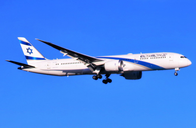 An El Al Israel Airlines Boeing 787-9 Dreamliner on its final approach to Newark Liberty International Airport. (credit: Wikimedia Commons)