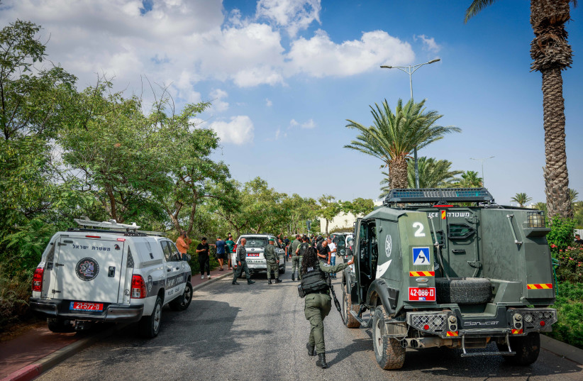  Police at the scene of a terror attack in the Jewish settlement of Ma’aleh Adumim, outside of Jerusalem, August 1, 2023 (credit: Chaim Goldberg/Flash90)