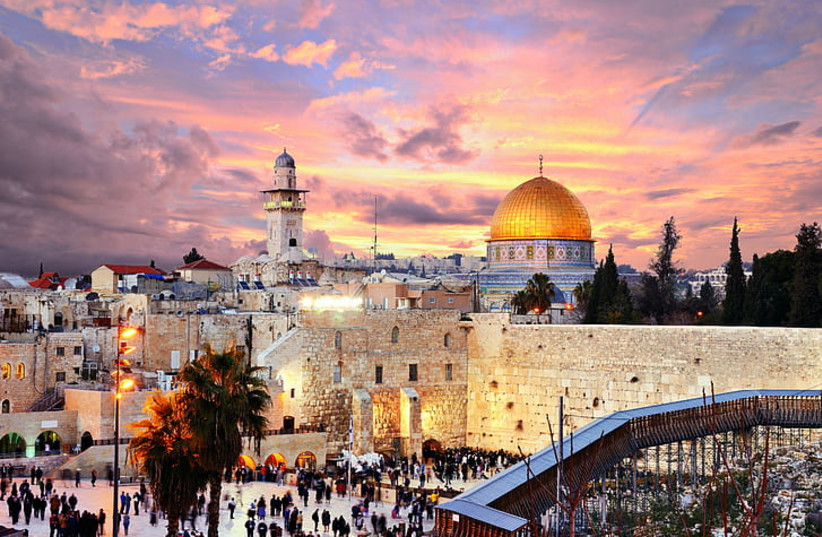  The Western Wall and the Dome of the Rock in the Old City of Jerusalem (credit: wallpaperflare)