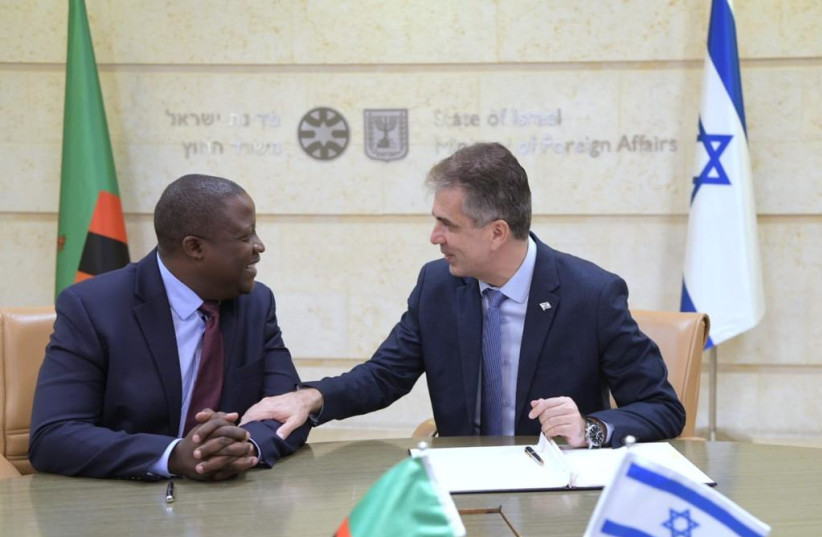  Foreign Minister Eli Cohen (right) with Foreign Minister Stanley Kasongo Kakubo (credit: AVI HAYUN/FOREIGN MINISTRY)